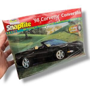 New  SEALED Revell  SnapTite '98 Corvette Convertible plastic model kit 1:25
